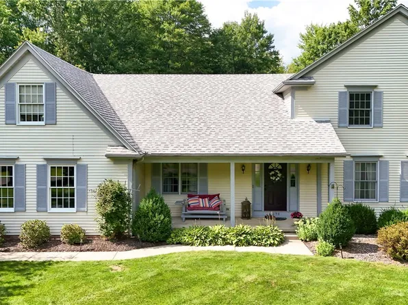 698 Deep Woods Dr, Aurora, OH 44202