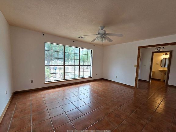 5th image of 123 Sam Houston Dr