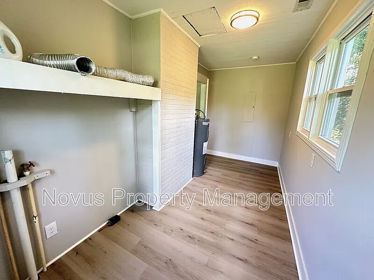 427 Adamson Ave — Photo 7