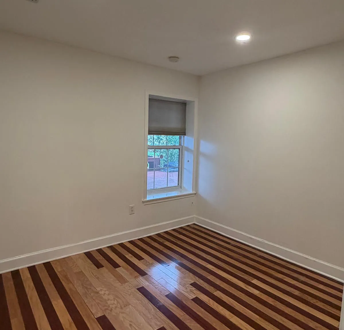 3 bed, 4160 sqft, $2,799 — Photo 4