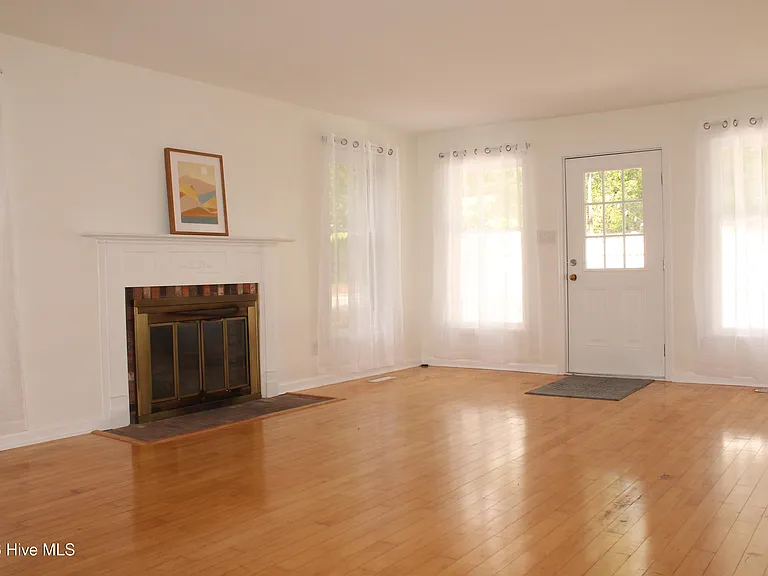 1624 E Indiana Ave #13 — Photo 5
