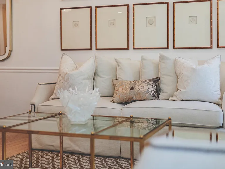 8 Carriage House Cir — Photo 11