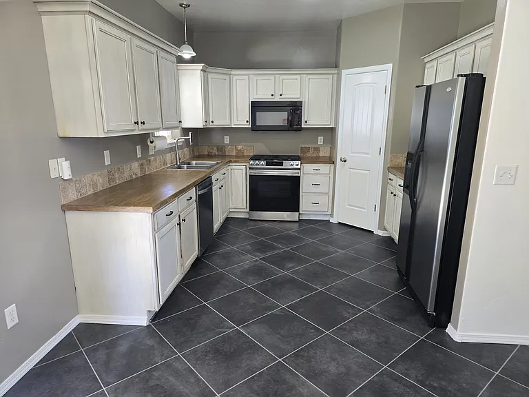 1643 Vista Dr — Photo 5