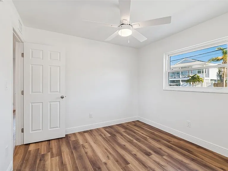 14919 N Bayshore Dr #1 — Photo 20