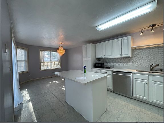 3rd image of 55 Ledgecrest Dr #55