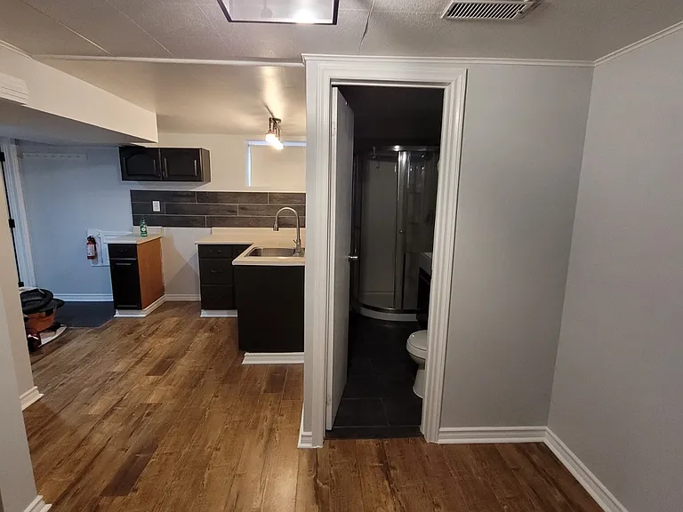 134 Innisfil St #3 — Photo 4