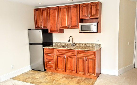 5th image of 10 N Washington St APT 219