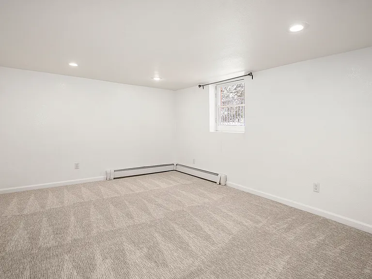 668 S Ogden St #B — Photo 19