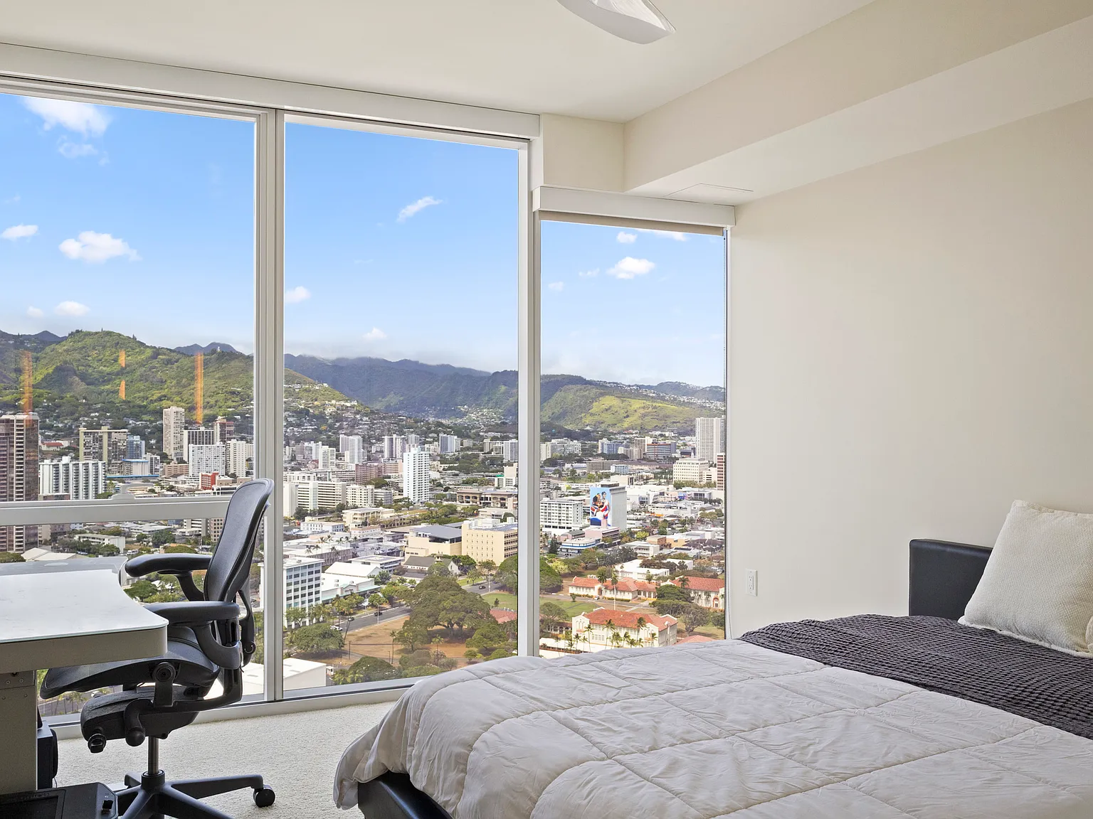 888 Kapiolani Blvd — Photo 2