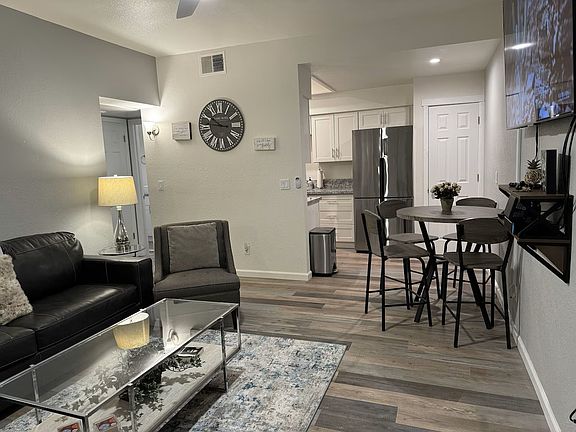 3rd image of 5750 N Camino Esplendora APT 118