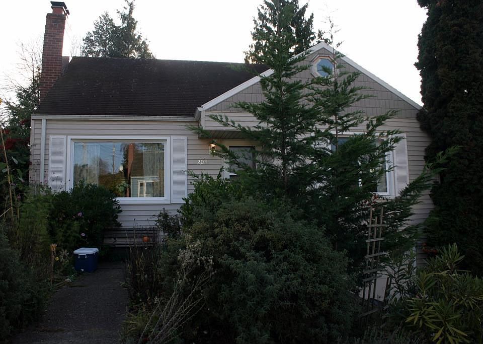 2nd image of 203 NW 43rd St
