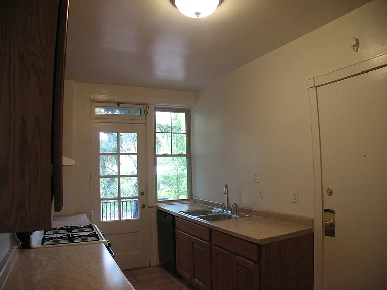818 W Moss Ave — Photo 12