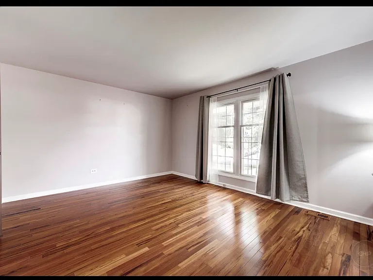 989 Tioga Ct — Photo 8