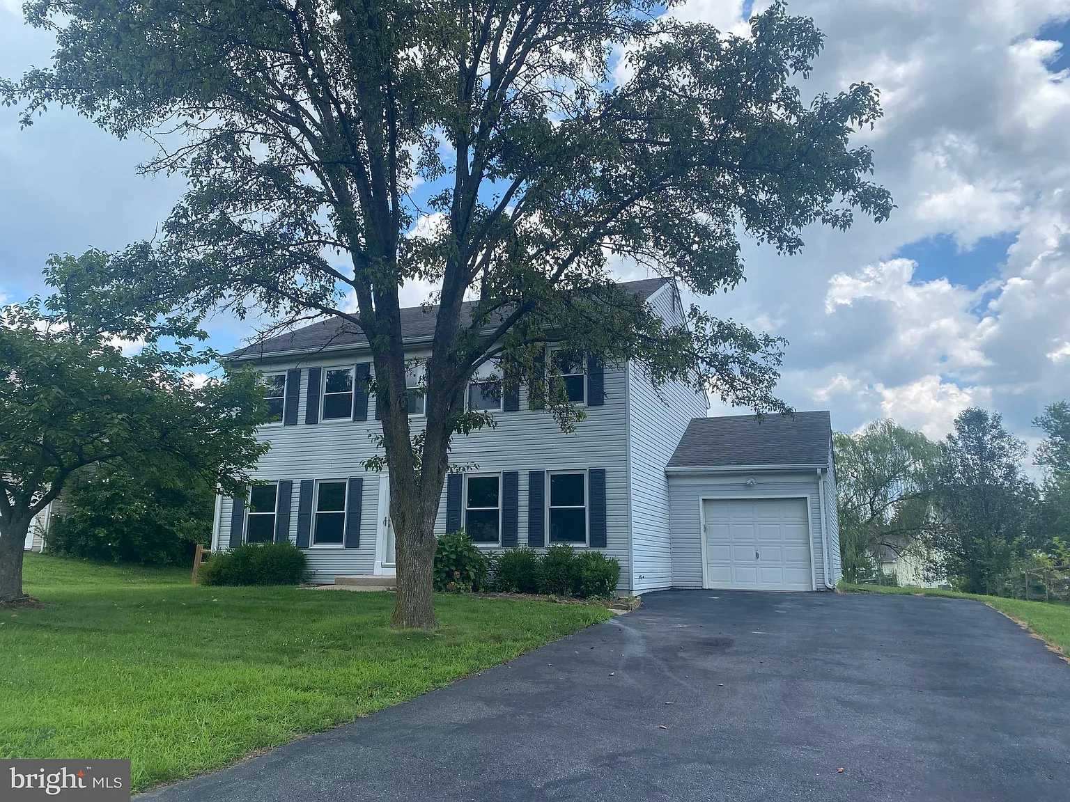 4 bed, 2.5 bath, 2250 sqft, $2,600 — Photo 1