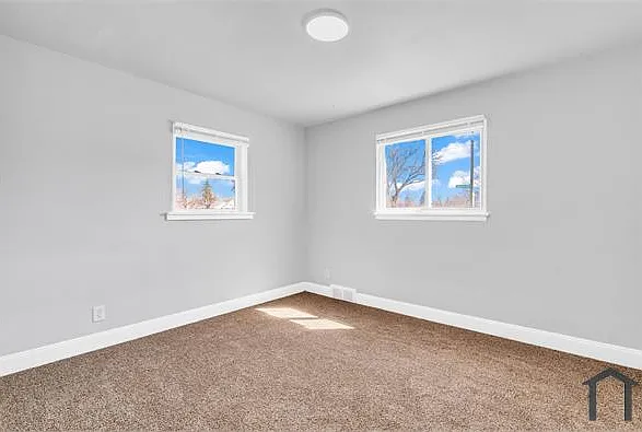 13900 Sussex St — Photo 17