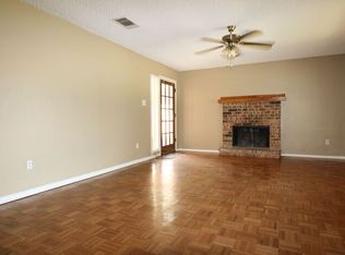 1908 Crooked Ln, Fort Worth, TX 76112