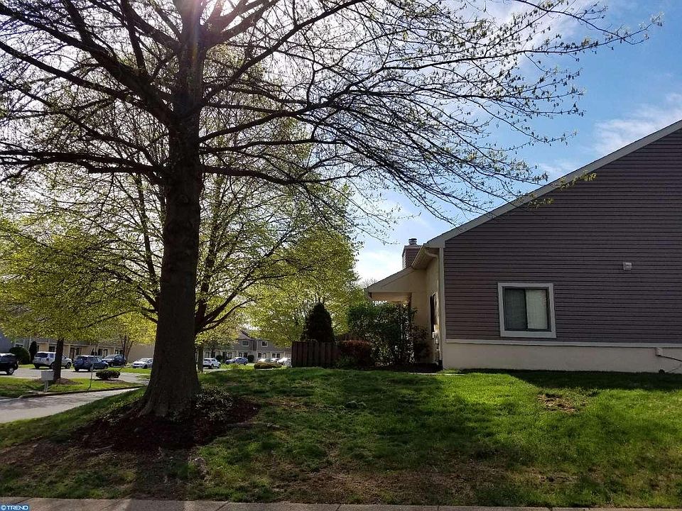 2nd image of 13 Woodview Ct