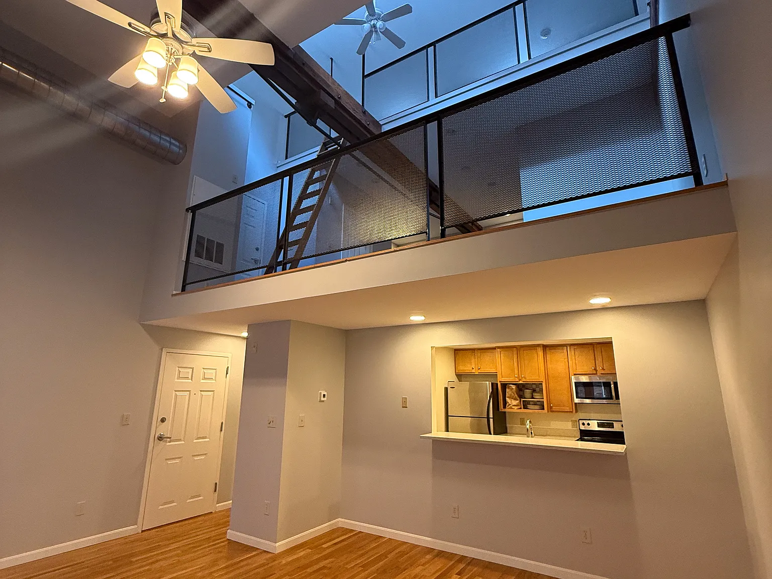 325 W 5th St — Photo 2
