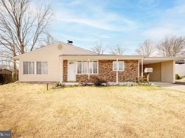 11 Goodturn Rd, Levittown, PA 19057