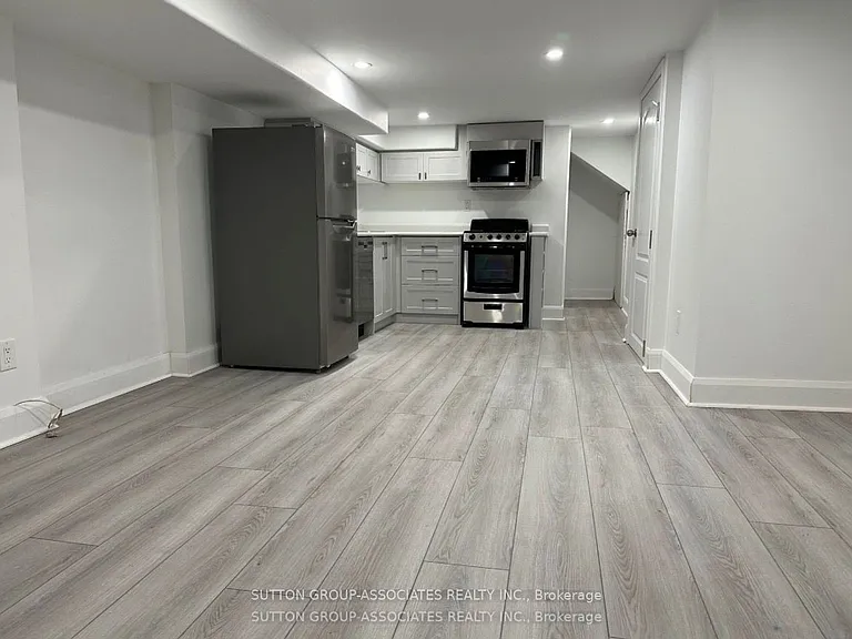 1208 College St #BASEMENT — Photo 2