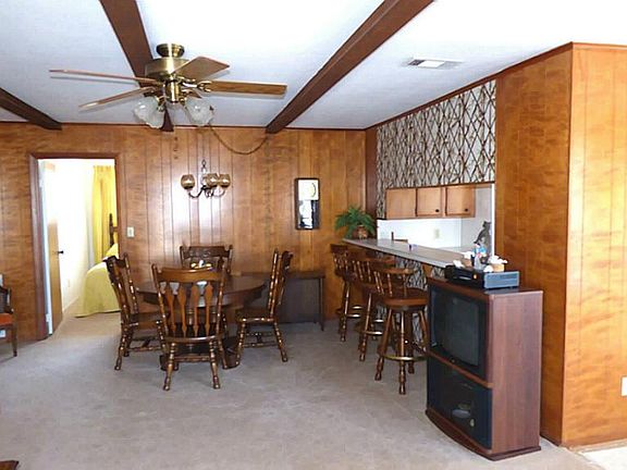 3rd image of 208 Barracuda St