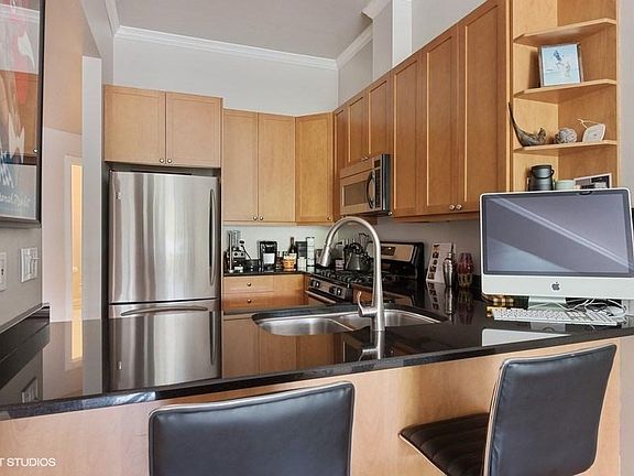 2nd image of 2555 W Leland Ave APT 201