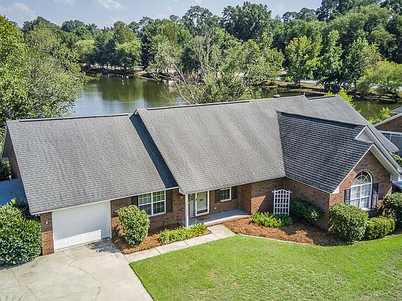 4th image of 100 Radcliff Dr