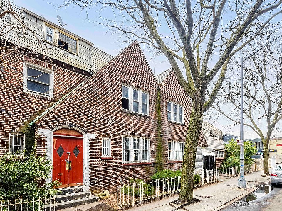1st image of 27 E 18th St