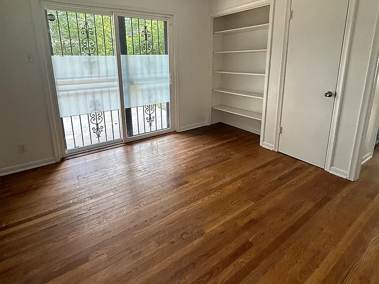 355 Cresham Dr — Photo 4