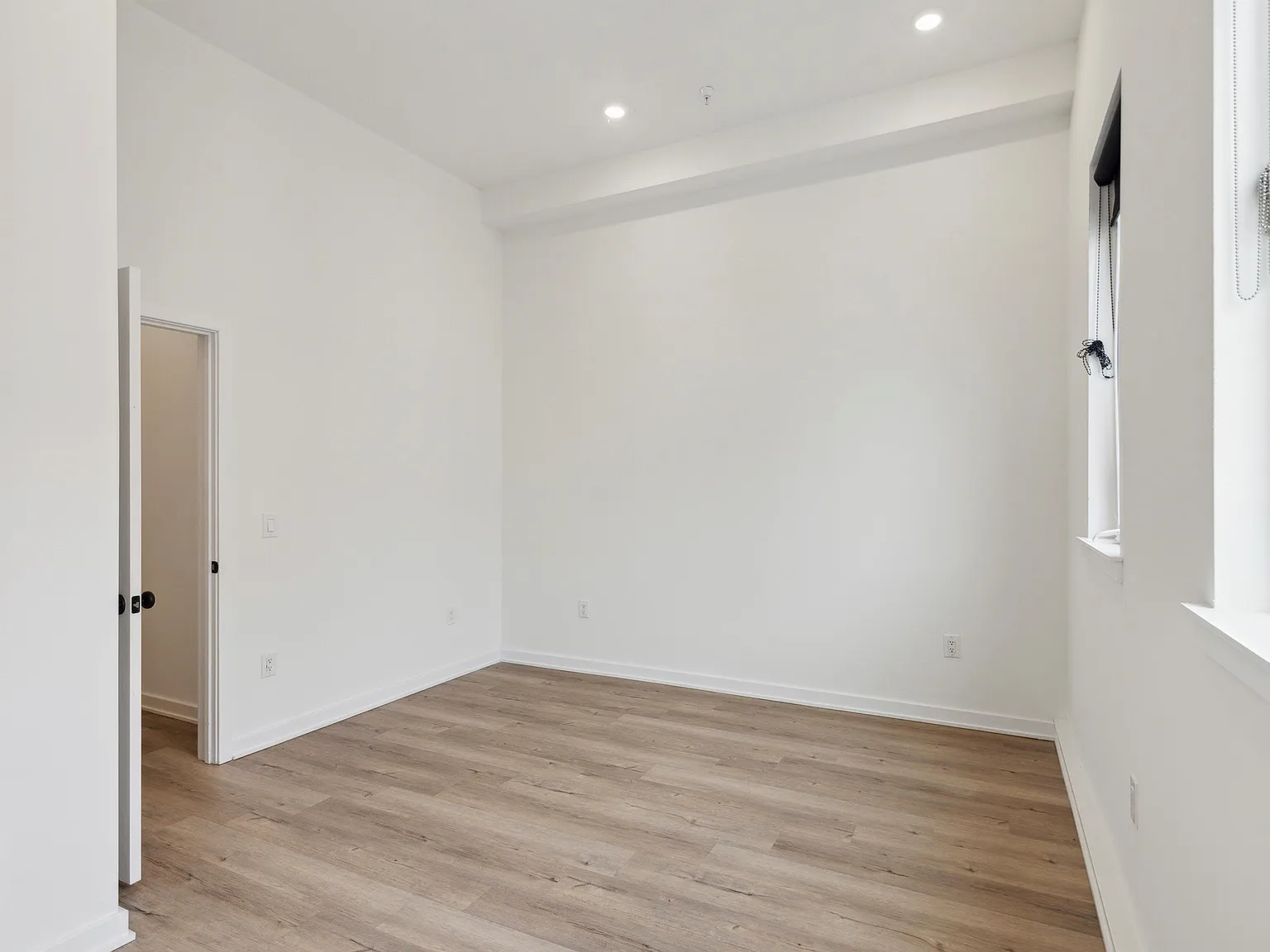 1535 N Sydenham St — Photo 3