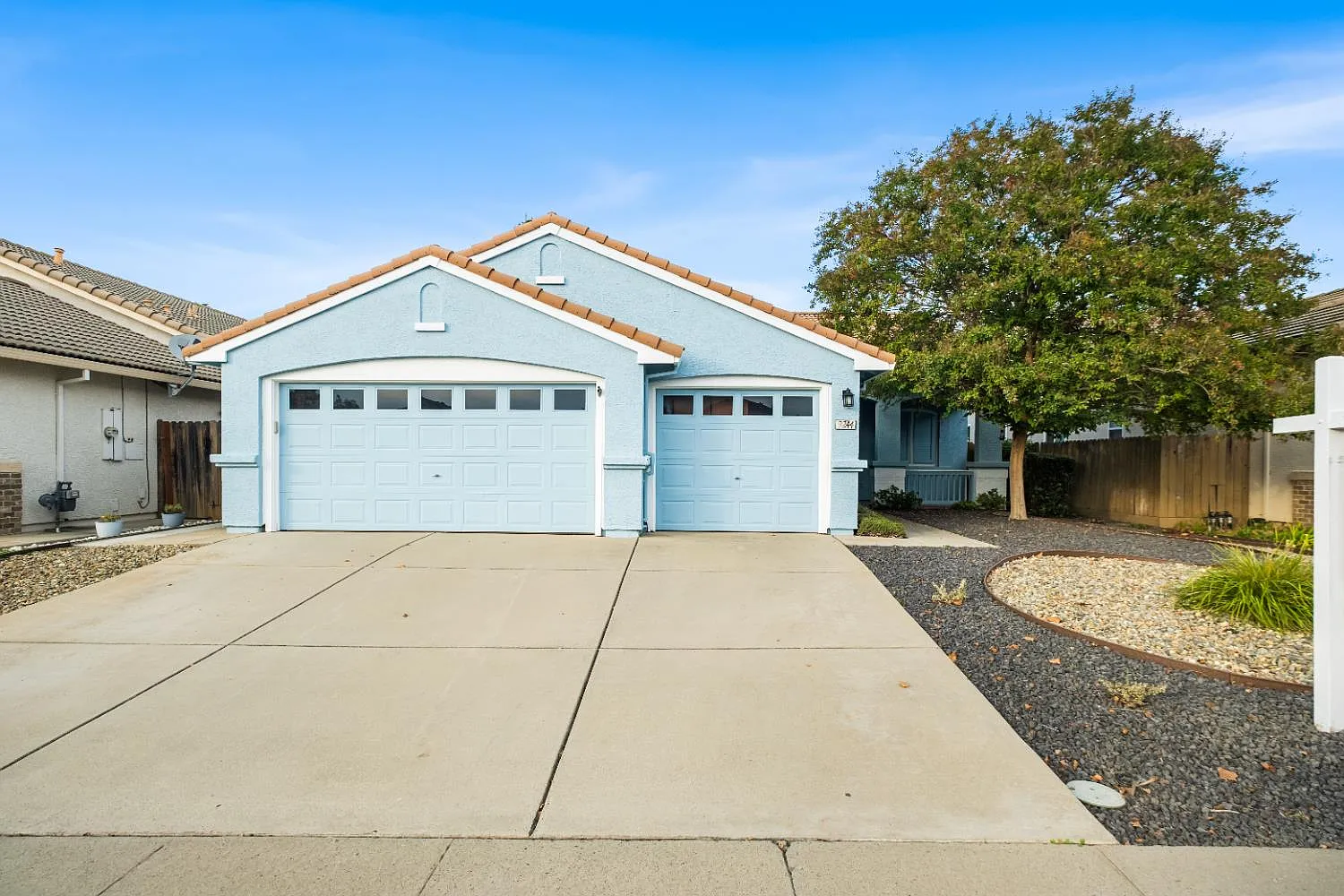 9244 Heathfield Way photo 1