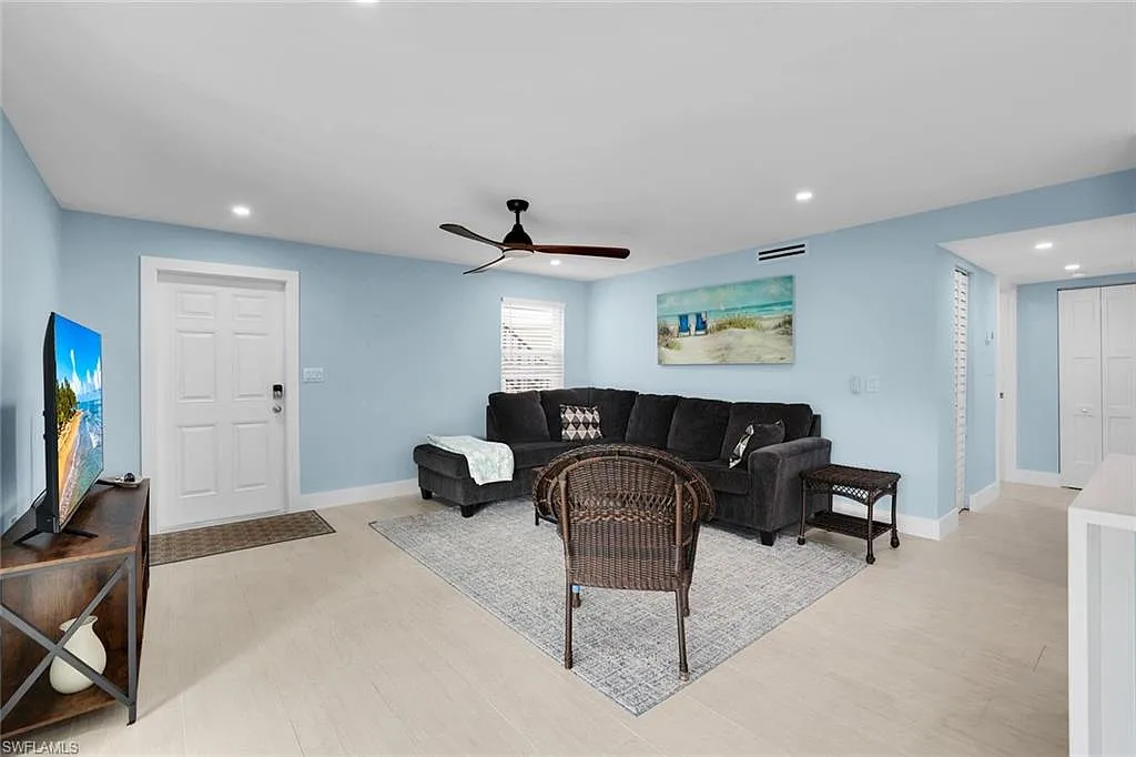 2 bed, 2.0 bath, 1062 sqft, $5,300 — Photo 4