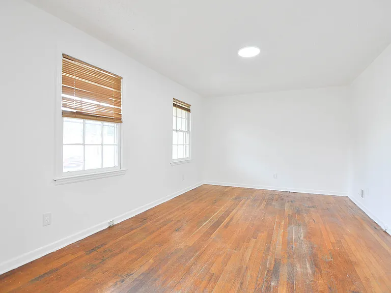 101 Lloydwood Dr — Photo 9