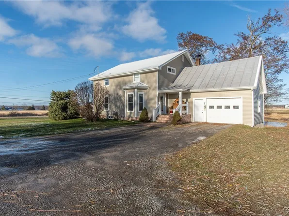 208 River Rd, Hammond, NY 13646