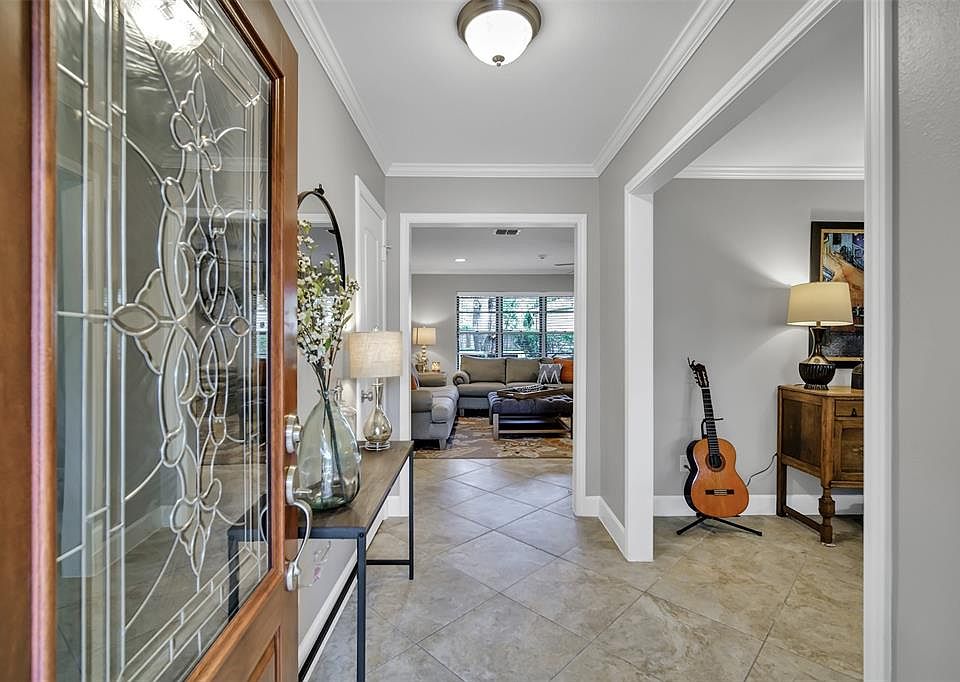 1st image of 2427 Eaglerock Dr