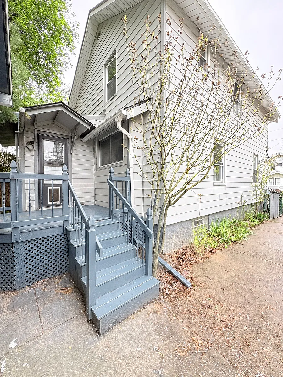 Building Photo - 3722 Leybourn Ave