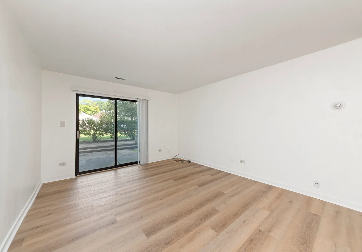 2 bed, 994 sqft, $1,900 — Photo 3