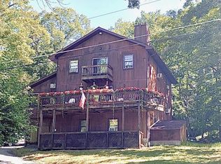 548 Lakeside Dr, East Stroudsburg, PA 18301