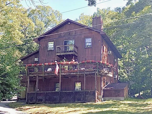 548 Lakeside Dr, East Stroudsburg, PA 18301