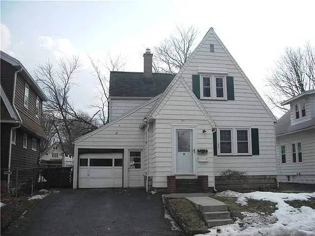 91 Penrose St photo 1