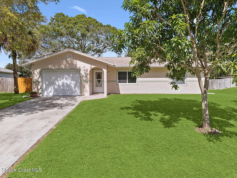 919 Quail St SE — Photo 1