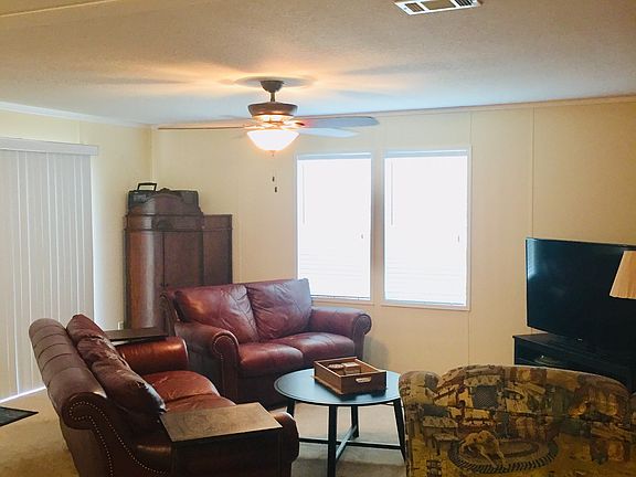 Living room/w sliders