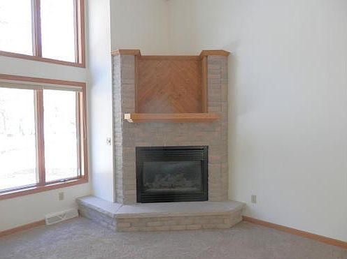 4th image of W8731 Round Lake Dr