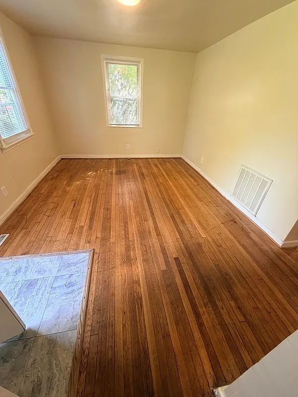 2 bed, 1.0 bath, $1,395 — Photo 2