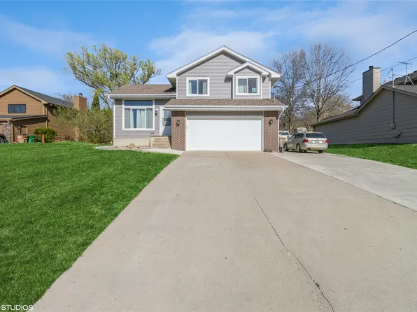 525 Christie Ln, Pleasant Hill, IA 50327