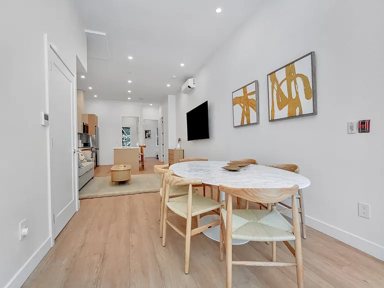 955B Nicola St — Photo 1