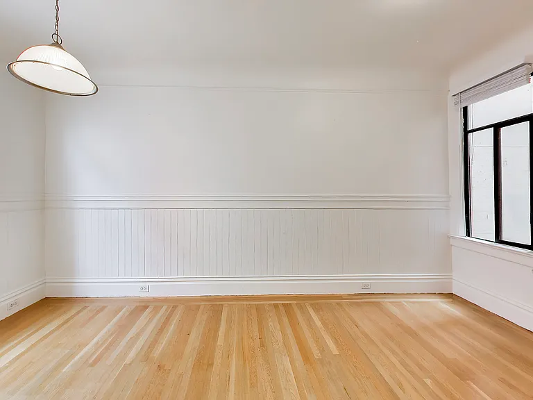 1558 Stockton St — Photo 2