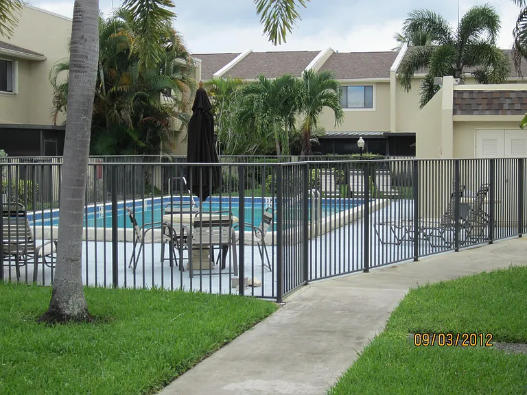 139 Sparrow Dr #3G — Photo 12