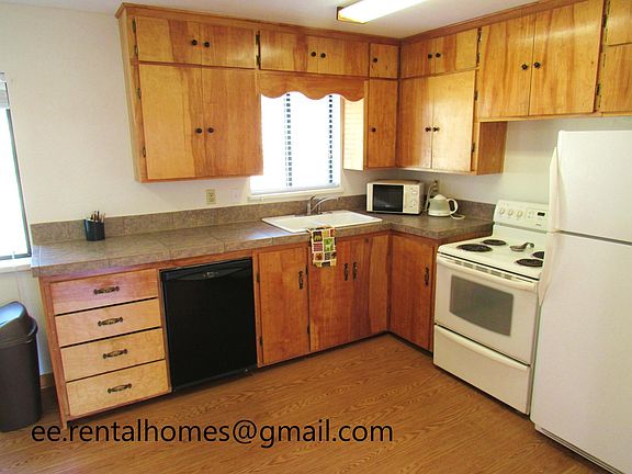 3rd image of 33 Gallop Ct