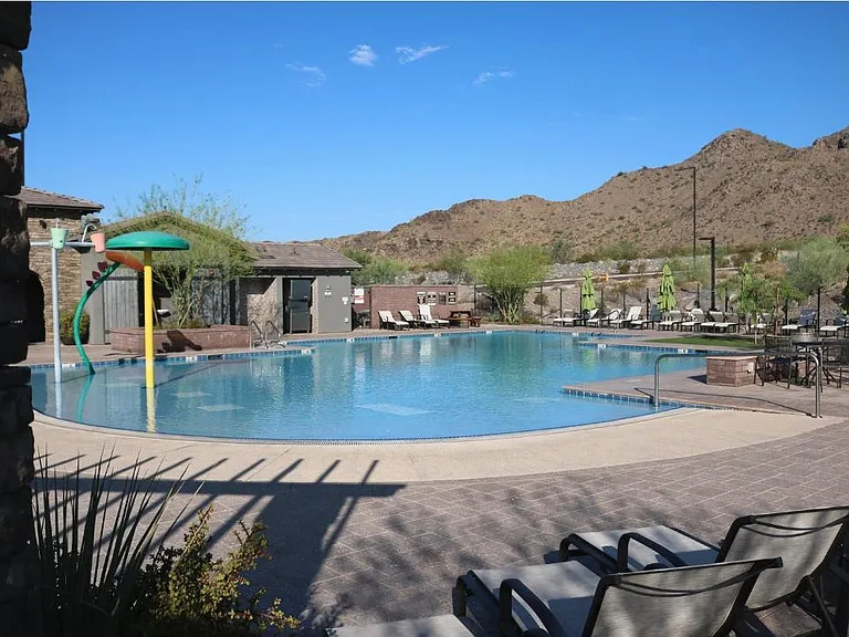 21144 W Cypress St — Photo 14